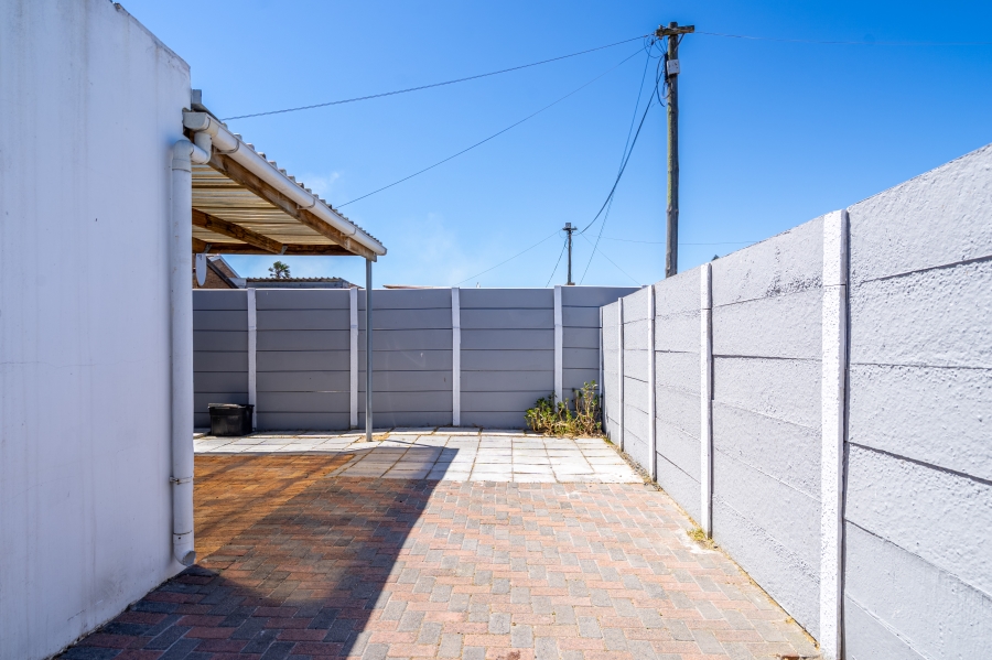 5 Bedroom Property for Sale in Ottery Western Cape